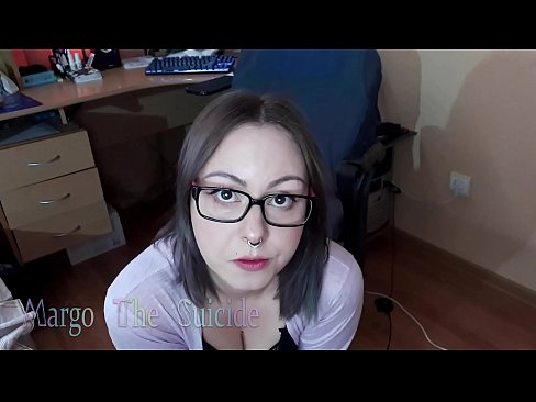 ❤️ Une fille sexy avec des lunettes suce profondément un gode devant la caméra ️ Porno dur at porn fr.f150pulse.top ❤